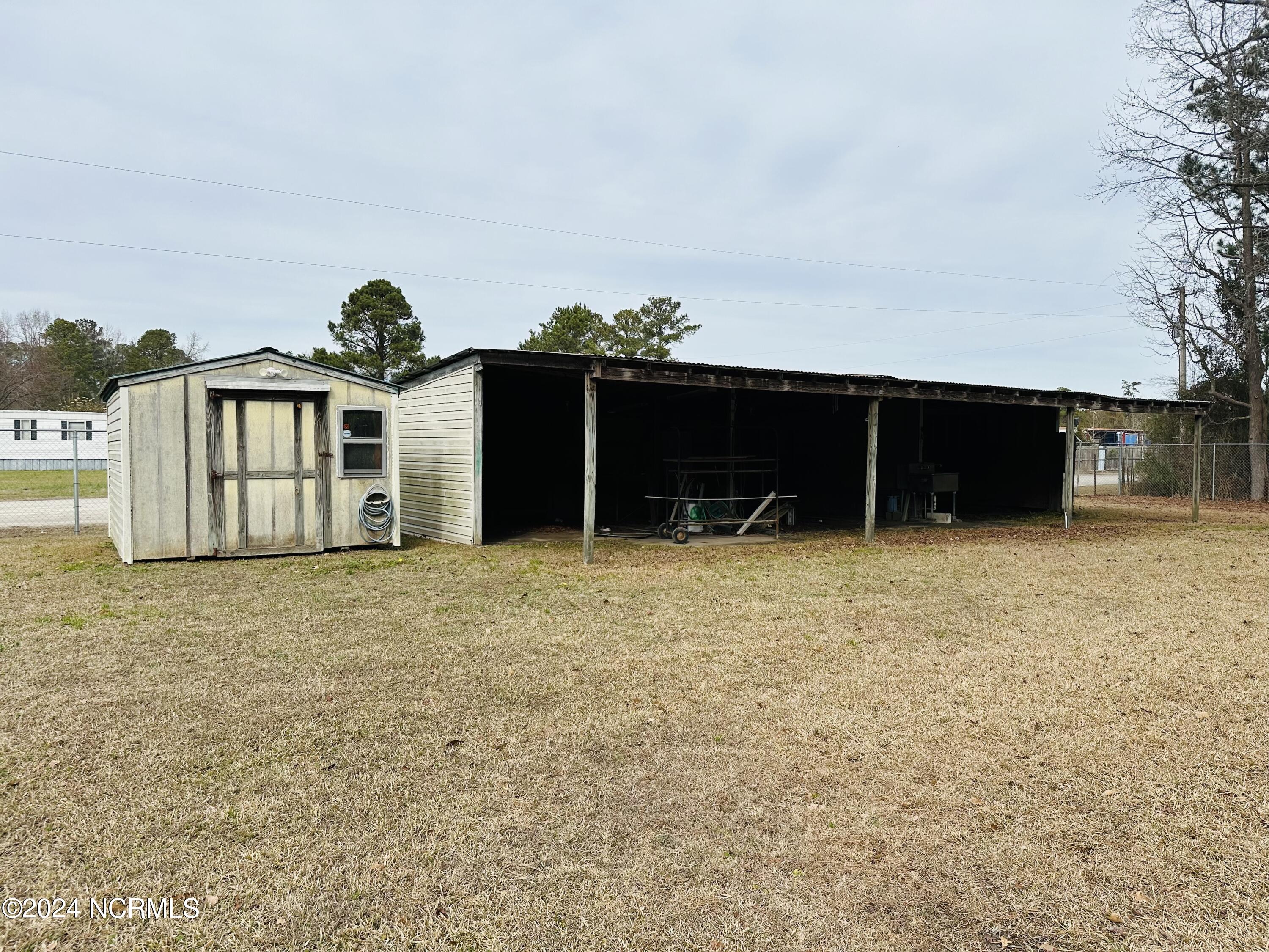 520 Robersonville Road Washington, NC 27889 - Photo 3 of 16 IMG_7187