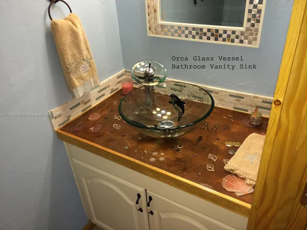 $2,700 | 300 Ocean Drive, Unit 20, Key Largo, FL 33037