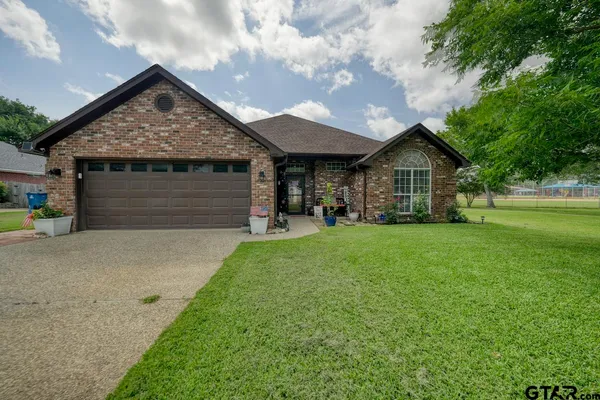 $285,000 | 643 Winchester Drive, Chandler, TX 75758