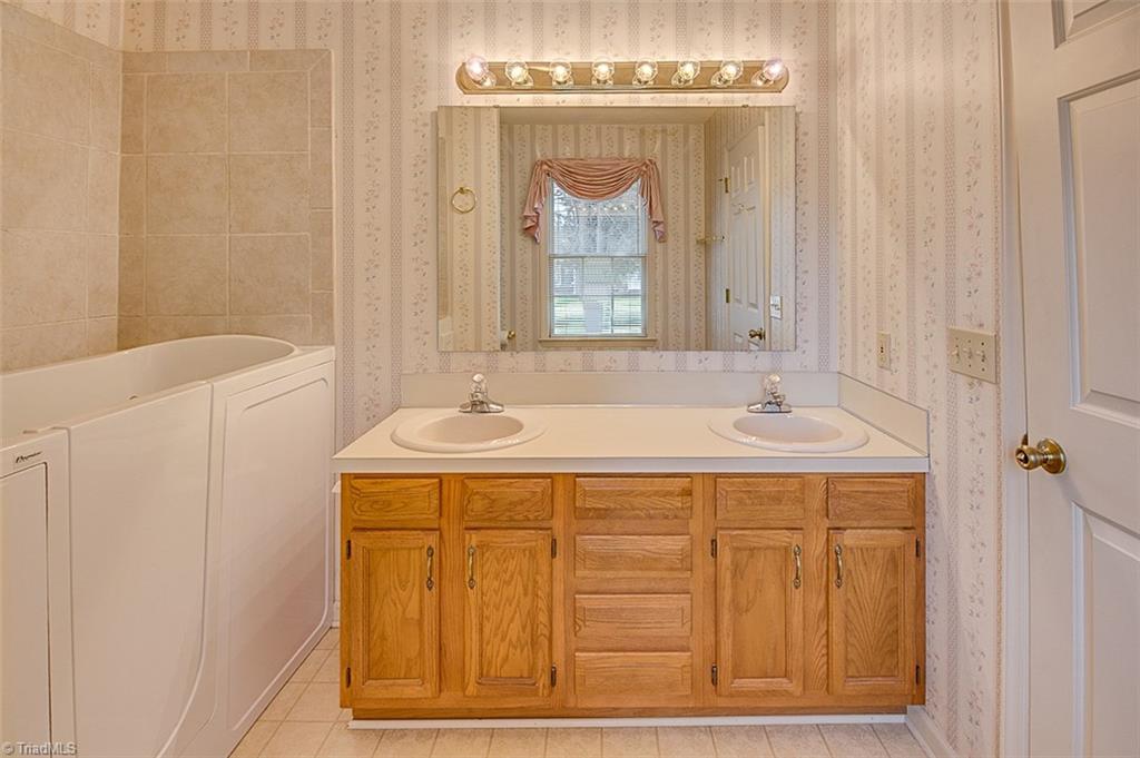 707 Fox Run Road Lexington, NC 27292 - Photo 18 of 29 Gallery Image 18