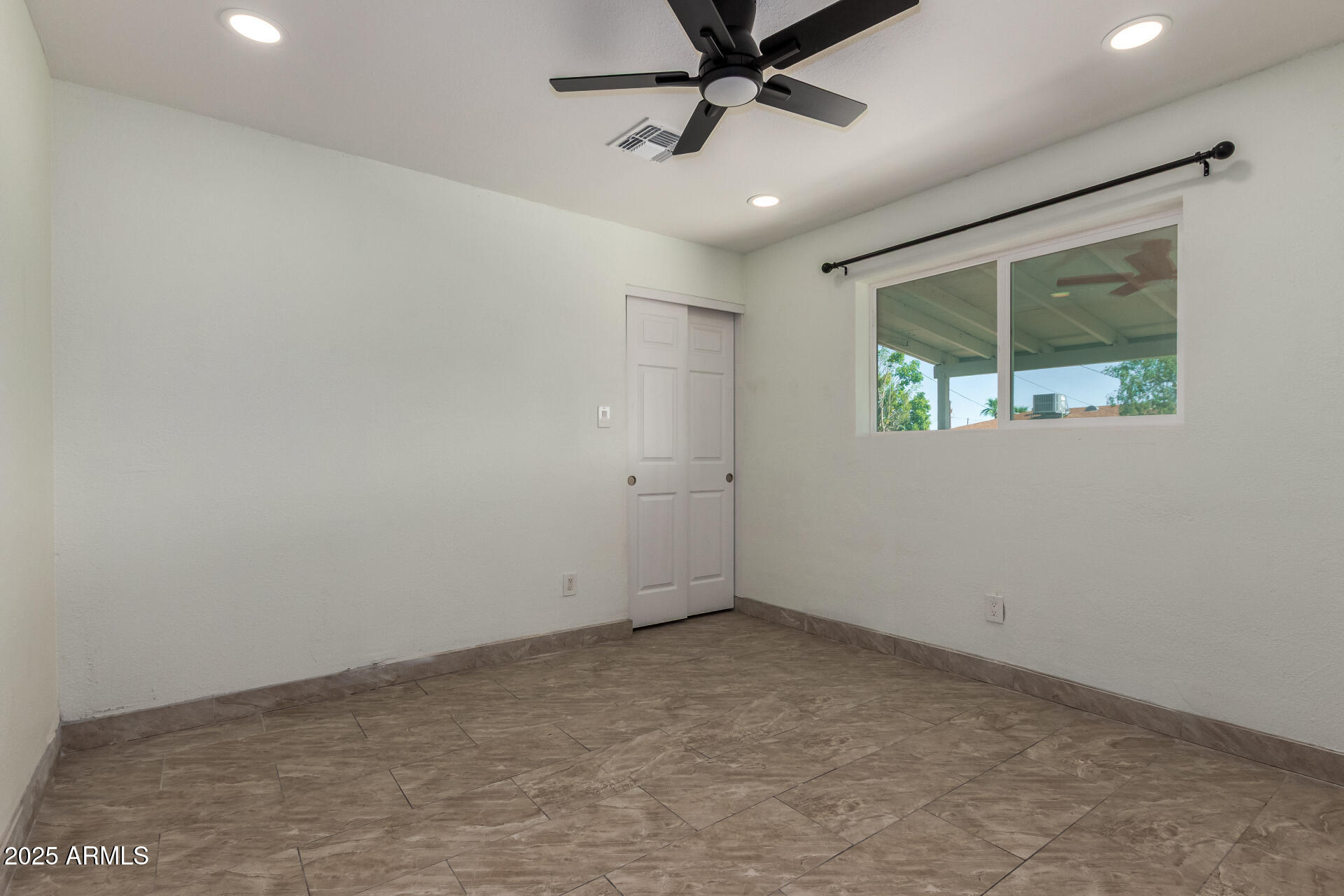 2239 West Bethany Home Road Phoenix, AZ 85015 - Photo 13 of 28 an empty room with a window