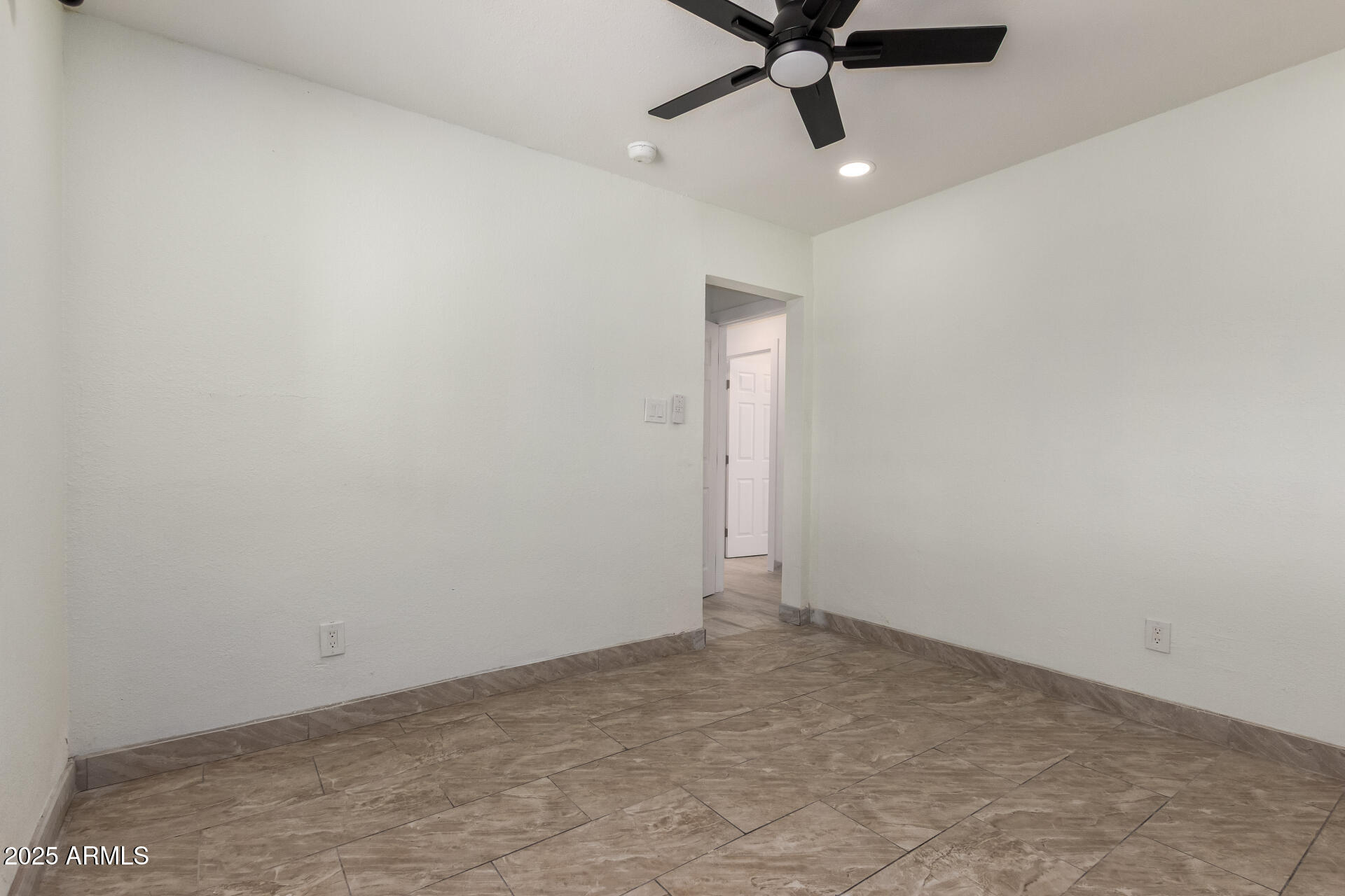 2239 West Bethany Home Road Phoenix, AZ 85015 - Photo 14 of 28 a view of an empty room
