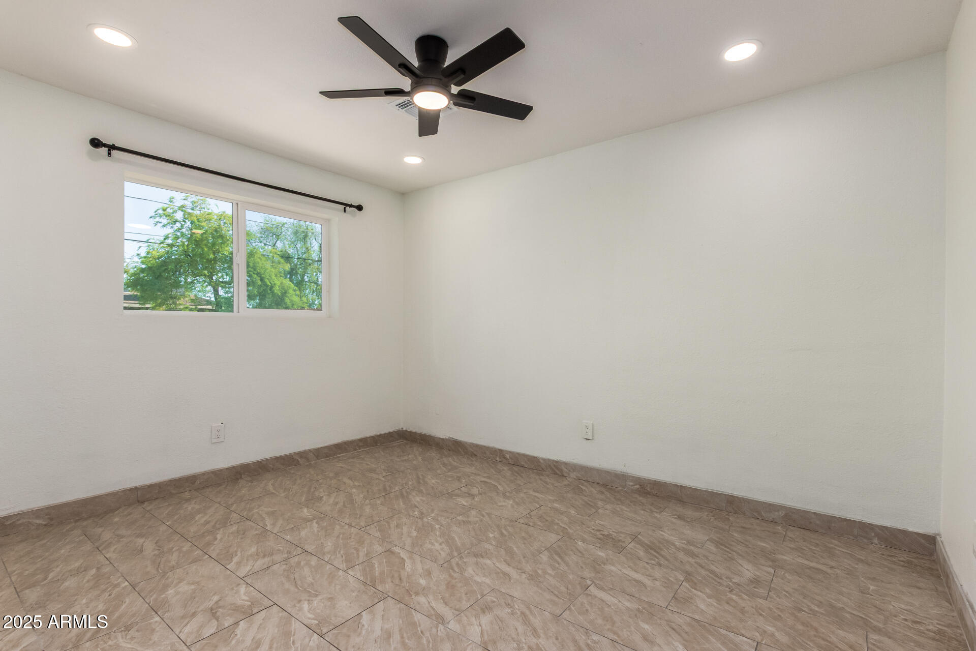 2239 West Bethany Home Road Phoenix, AZ 85015 - Photo 16 of 28 an empty room with a window