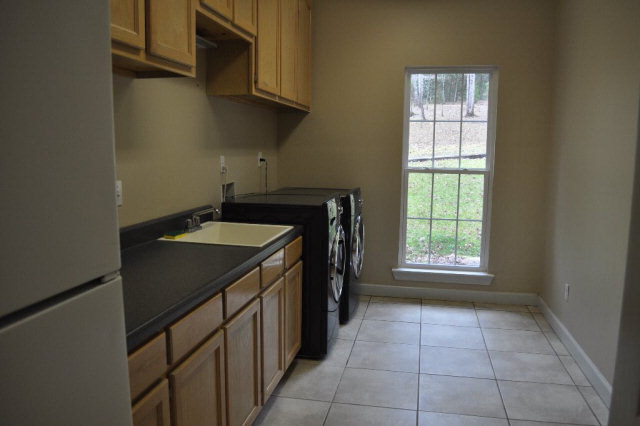 8008 Patricks Ldg Road Bay Minette, AL 36507 - Photo 20 of 33 Main House Laundry