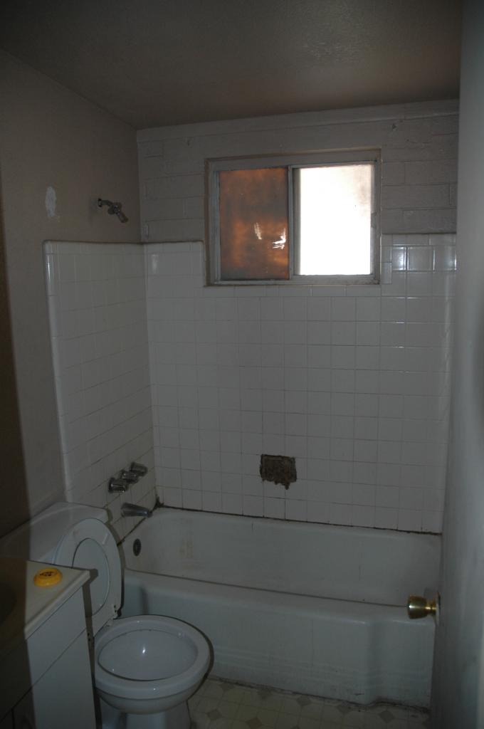 6408 West Osborn Road Phoenix, AZ 85033 - Photo 4 of 4 Bath