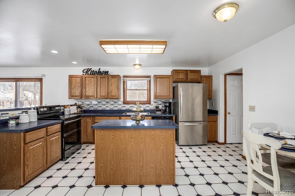 36800 11 Mile Road Farmington Hills, MI 48331 - Photo 13 of 47