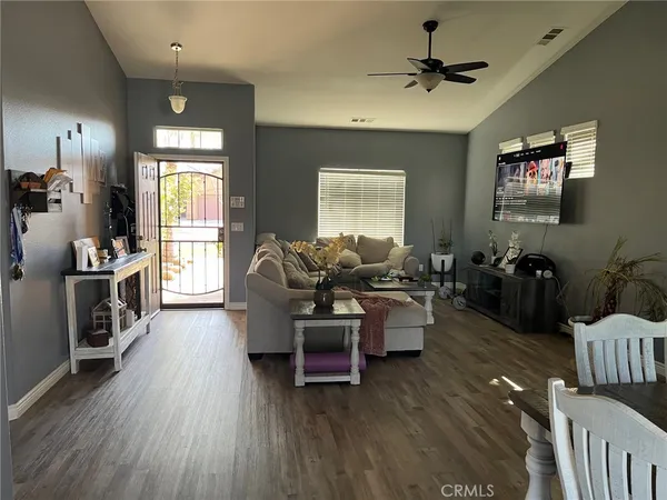 $2,600 | 2403 North Crowe Street, Visalia, CA 93291