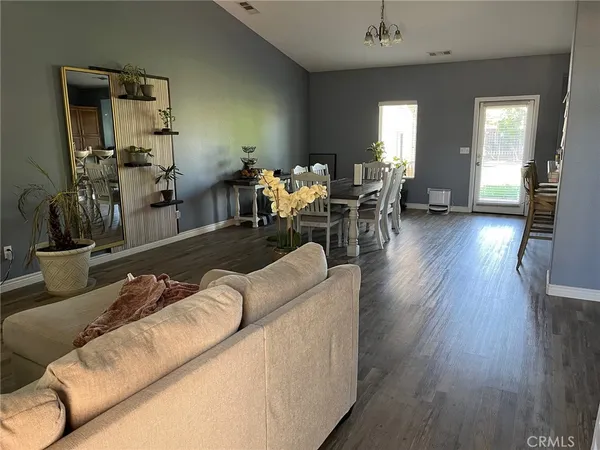 $2,600 | 2403 North Crowe Street, Visalia, CA 93291