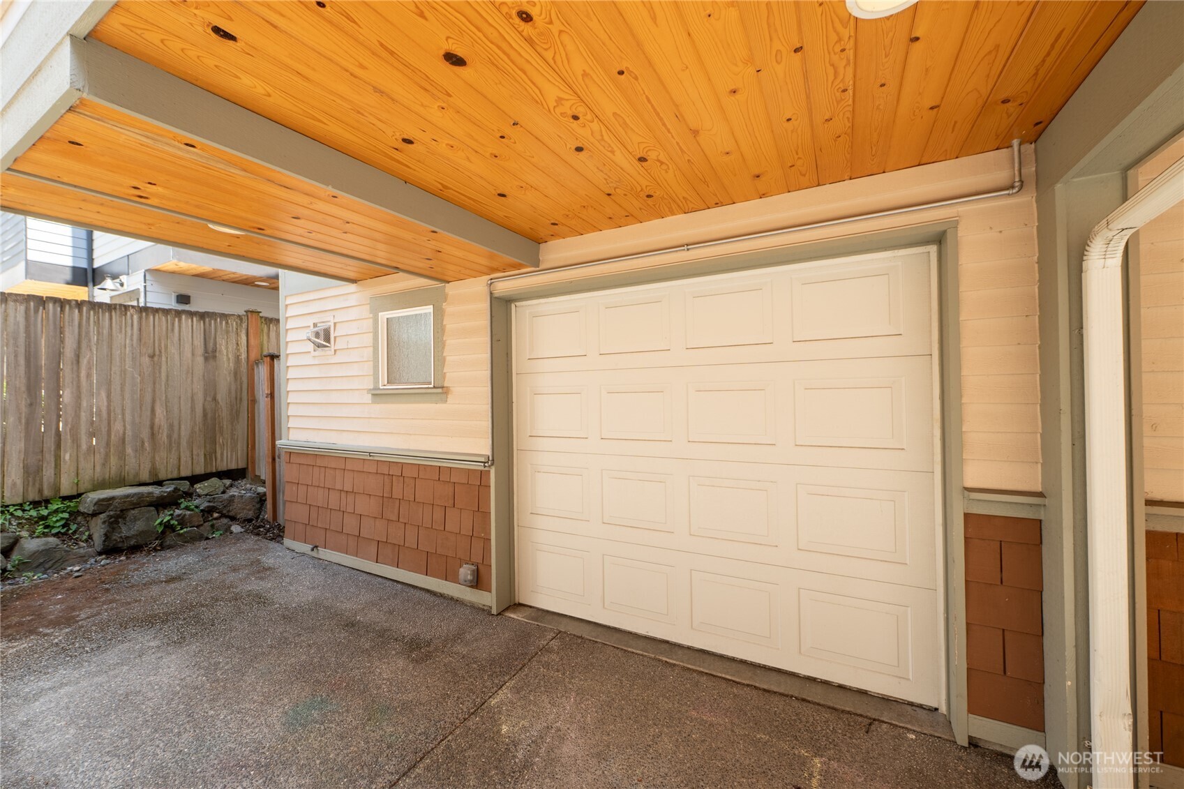 8517 Stone Avenue North, Unit B Seattle, WA 98103 - Photo 22 of 24