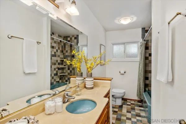 $1,100,000 | 877 Montview Drive, Escondido, CA 92025