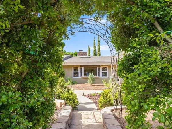 $1,100,000 | 877 Montview Drive, Escondido, CA 92025