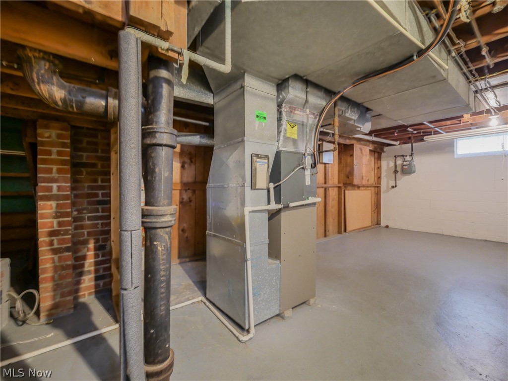 4907 Farnhurst Road Cleveland, OH 44124 - Photo 28 of 33