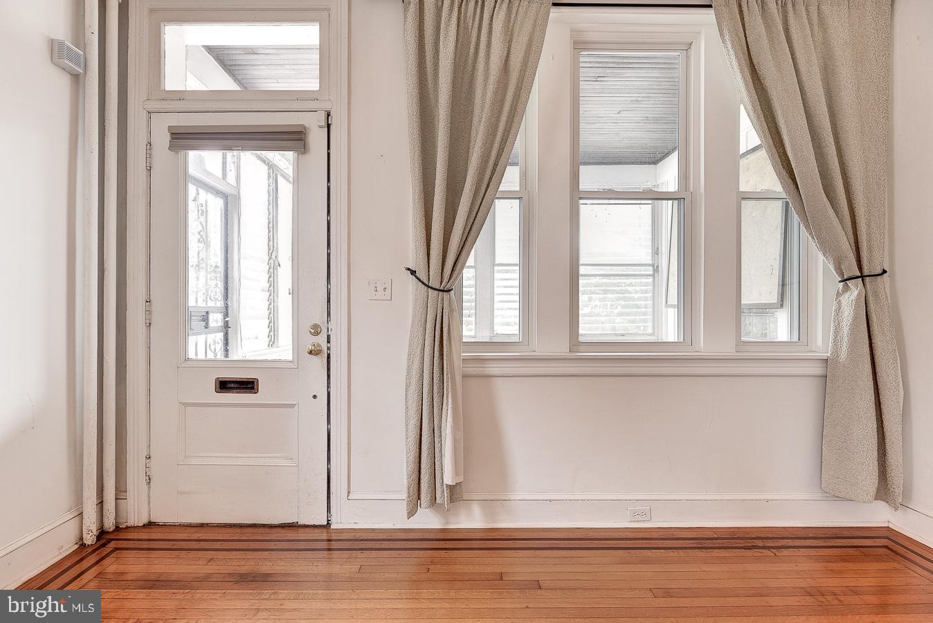 3722 Roland Avenue Baltimore, MD 21211 - Photo 4 of 43 Gallery Image 4