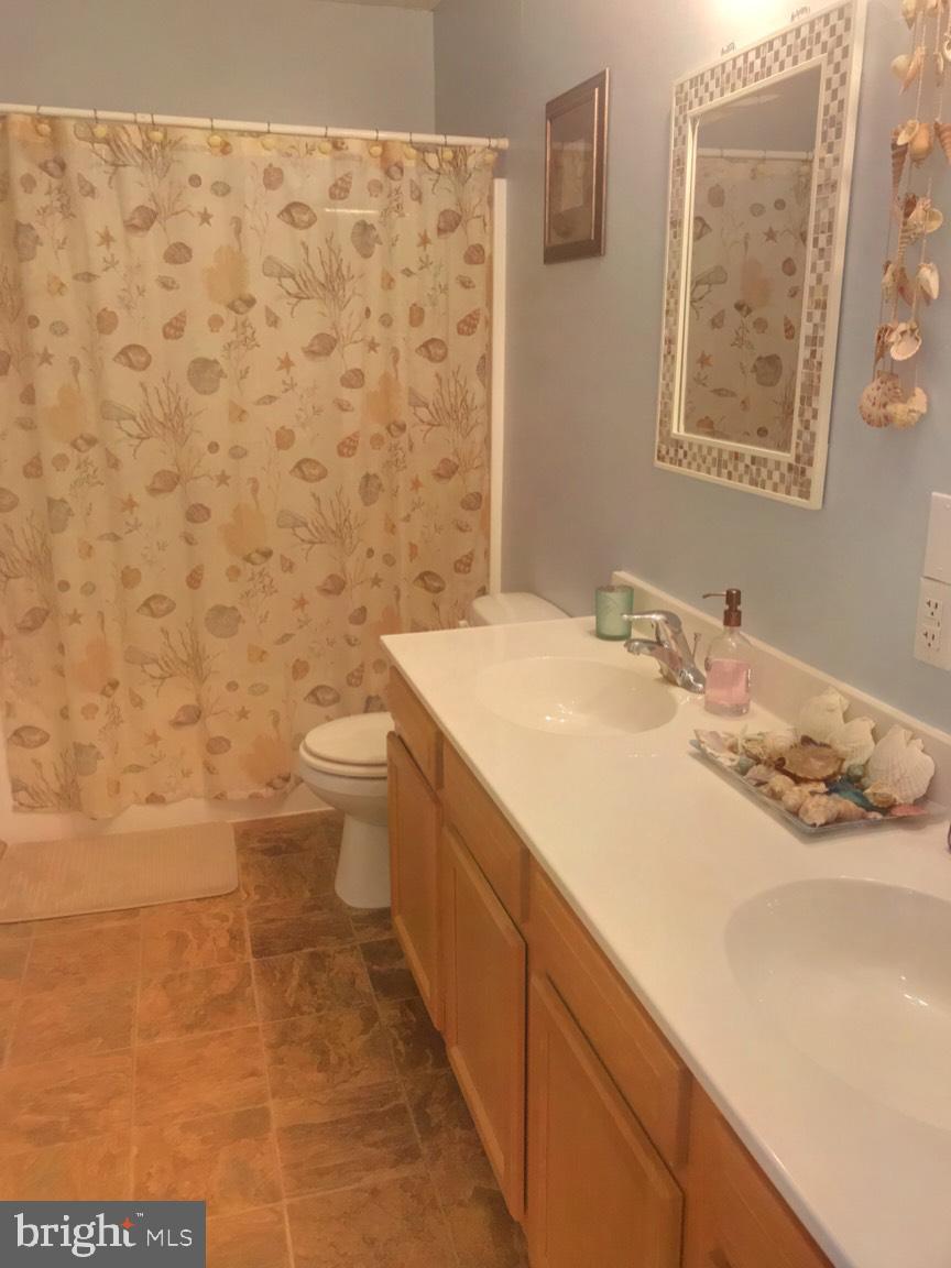 509 Grassdale Street Ranson, WV 25438 - Photo 21 of 28 Great size for getting ready with double mirrors!