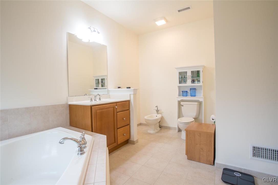 6725 Gwenmawr Road Bethlehem, PA 18017 - Photo 17 of 29 Gallery Image 17