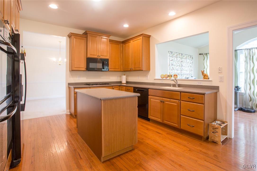 6725 Gwenmawr Road Bethlehem, PA 18017 - Photo 7 of 29 Gallery Image 7