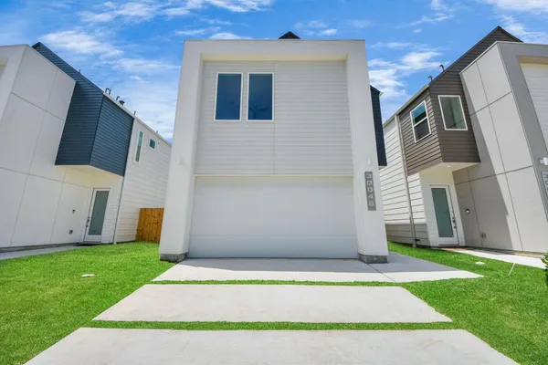 $2,300 | 3004 Ventas Drive, Unit B, Houston, TX 77047