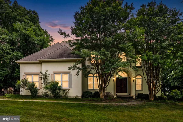 $999,999 | 17951 Stoneleigh Drive, Round Hill, VA 20141
