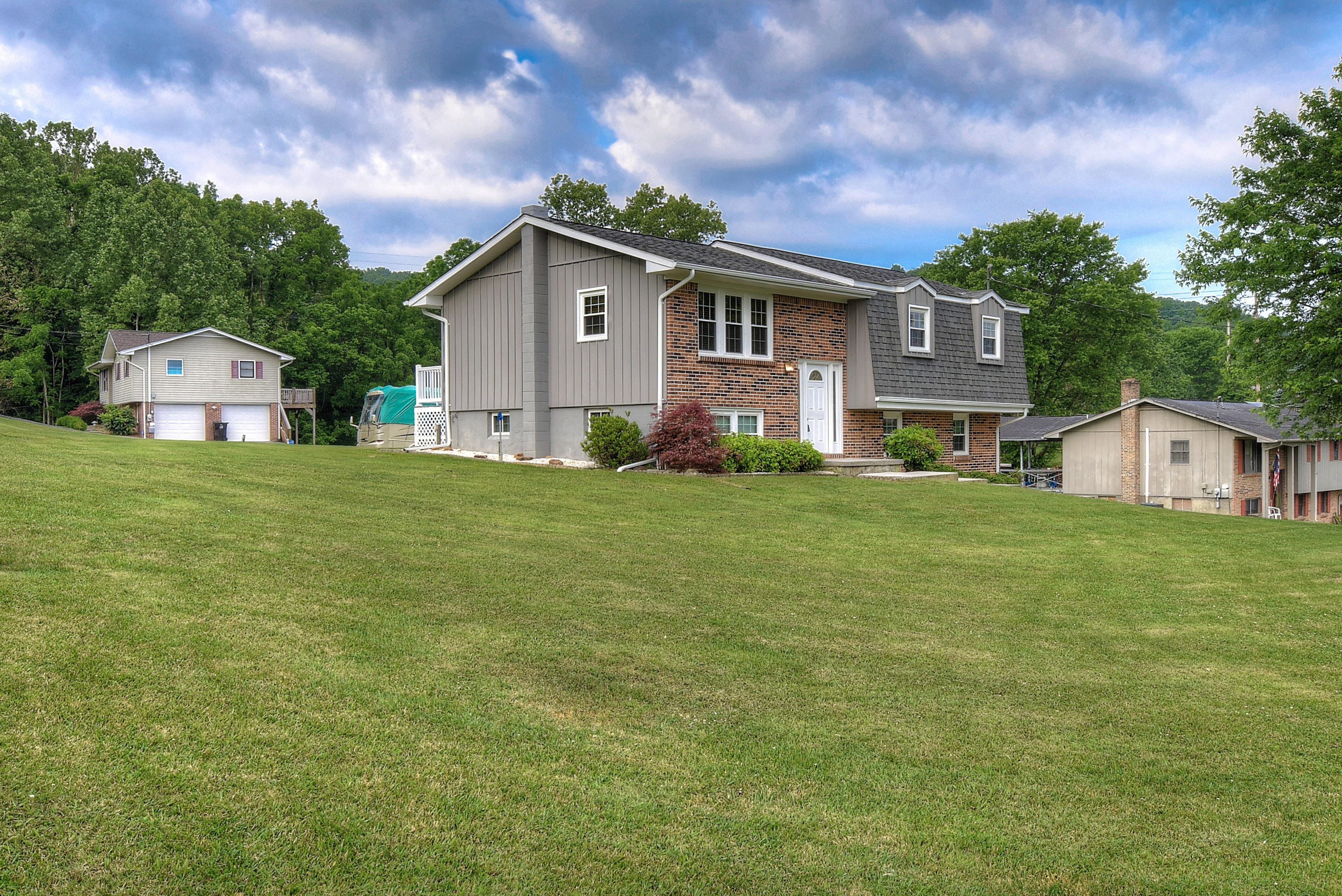 628 White Top Road Bluff City, TN 37618 - Photo 2 of 42 DSC_0004_5_6