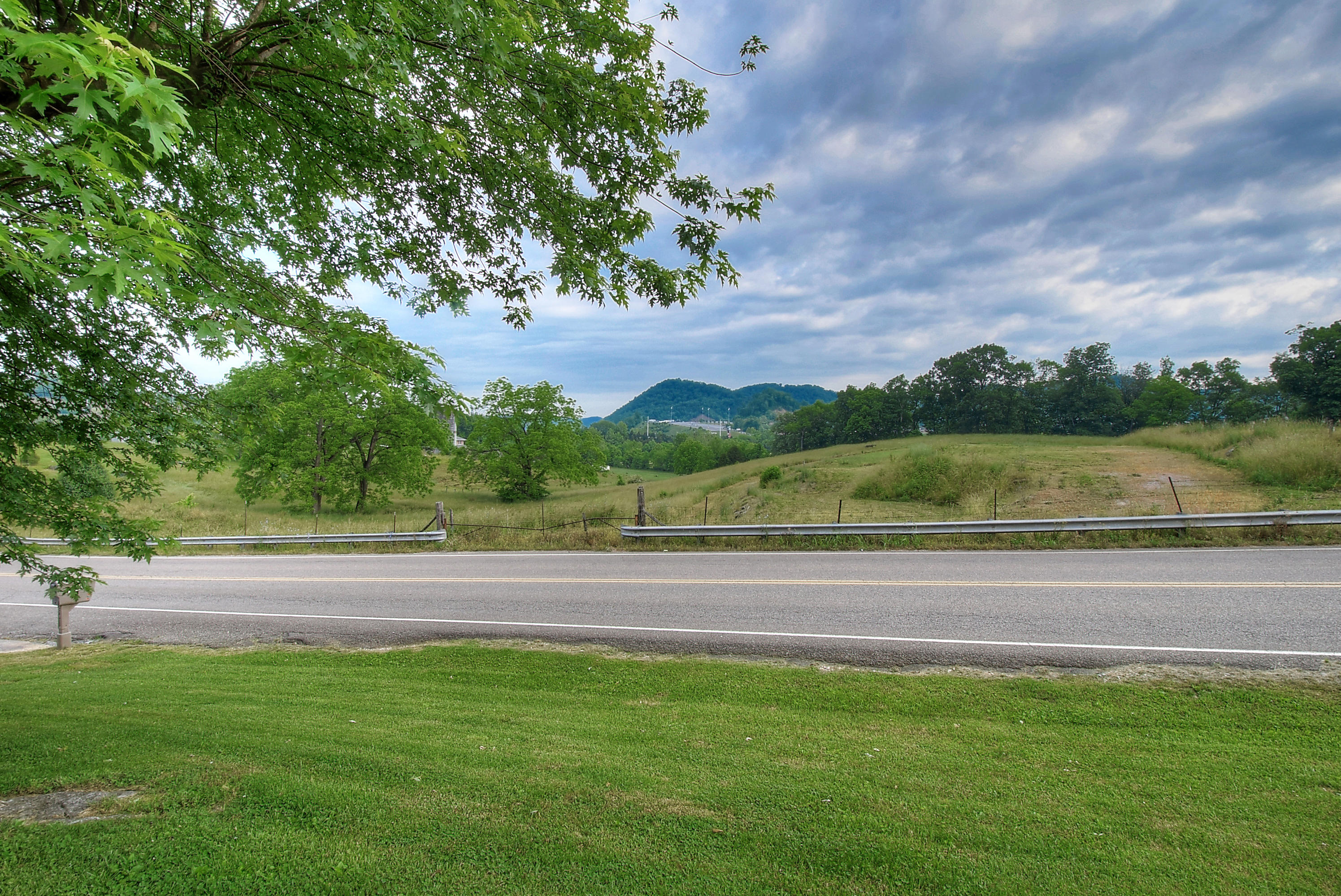 628 White Top Road Bluff City, TN 37618 - Photo 5 of 42 DSC_0013_4_5