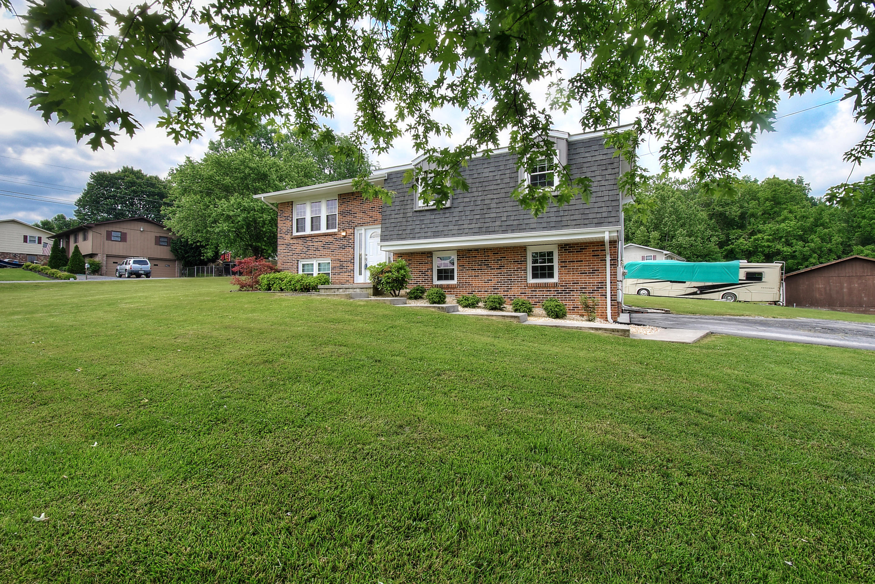 628 White Top Road Bluff City, TN 37618 - Photo 6 of 42 DSC_0016_7_8