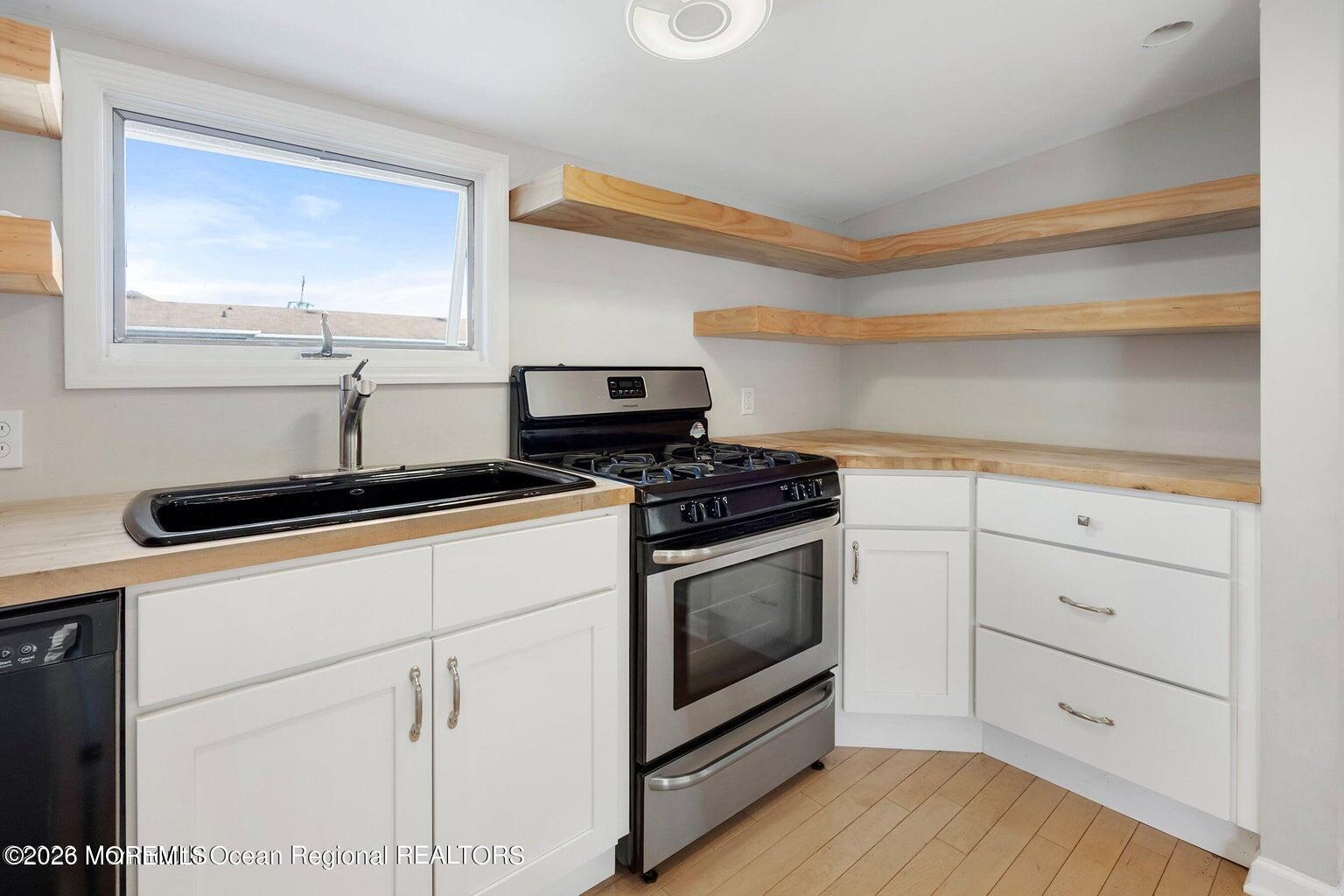 9 Gravelly Point Road, Unit 4 Highlands, NJ 07732 - Photo 8 of 15 Kitchen