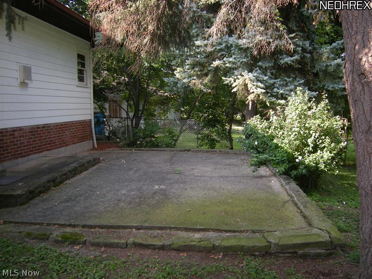 6651 Engle Road Cleveland, OH 44130 - Photo 17 of 20 Patio is a nice size for the table and chairs.