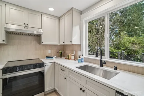 $1,155,000 | 21620 84th Place West, Edmonds, WA 98026