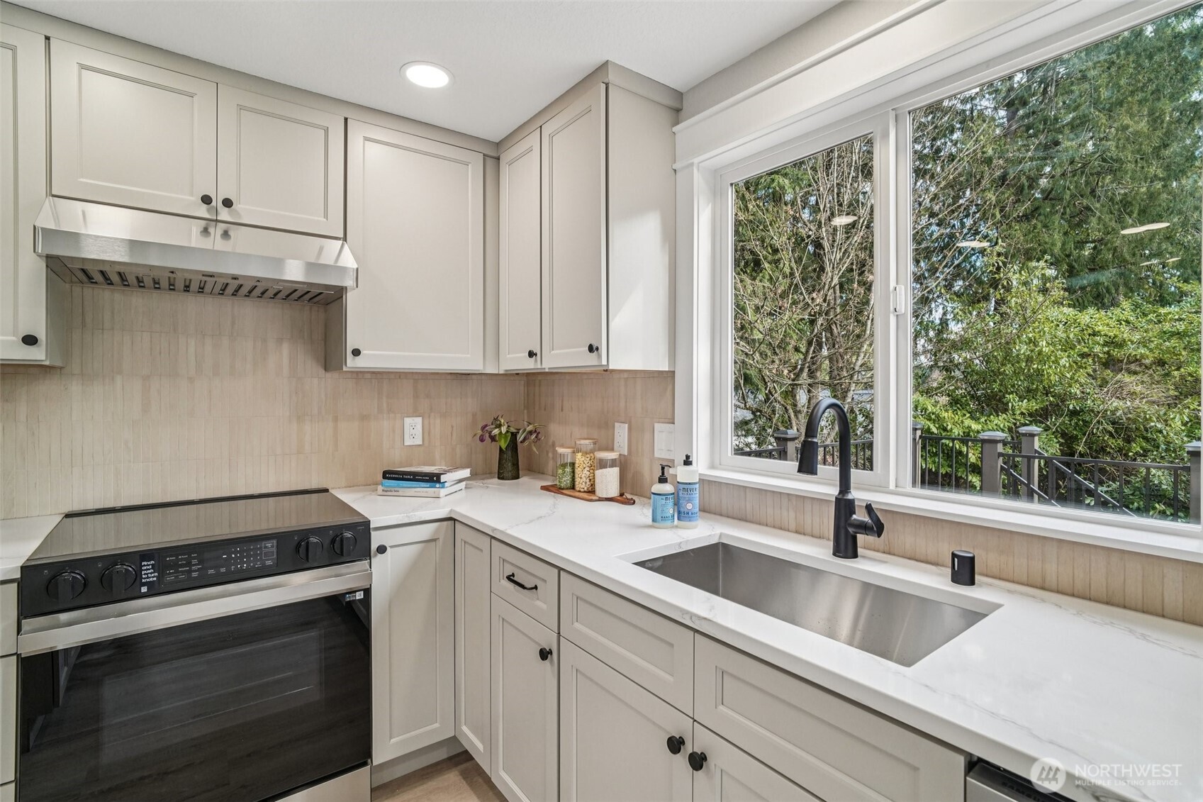 21620 84th Place West Edmonds, WA 98026 - Photo 12 of 37