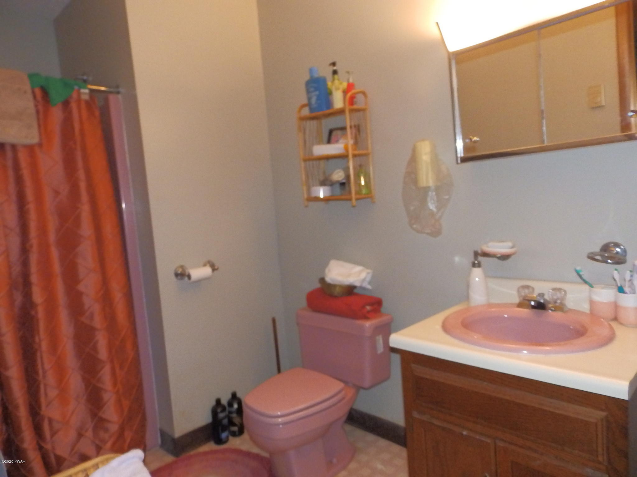 174 Roundhill Road Dingmans Ferry, PA 18328 - Photo 7 of 12 Master Bath