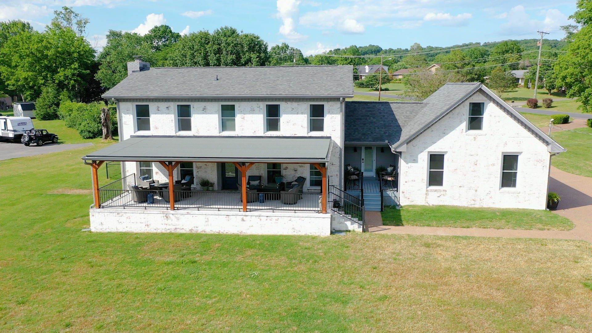 233 Cherokee Road Hendersonville, TN 37075 - Photo 1 of 44 Gallery Image 1