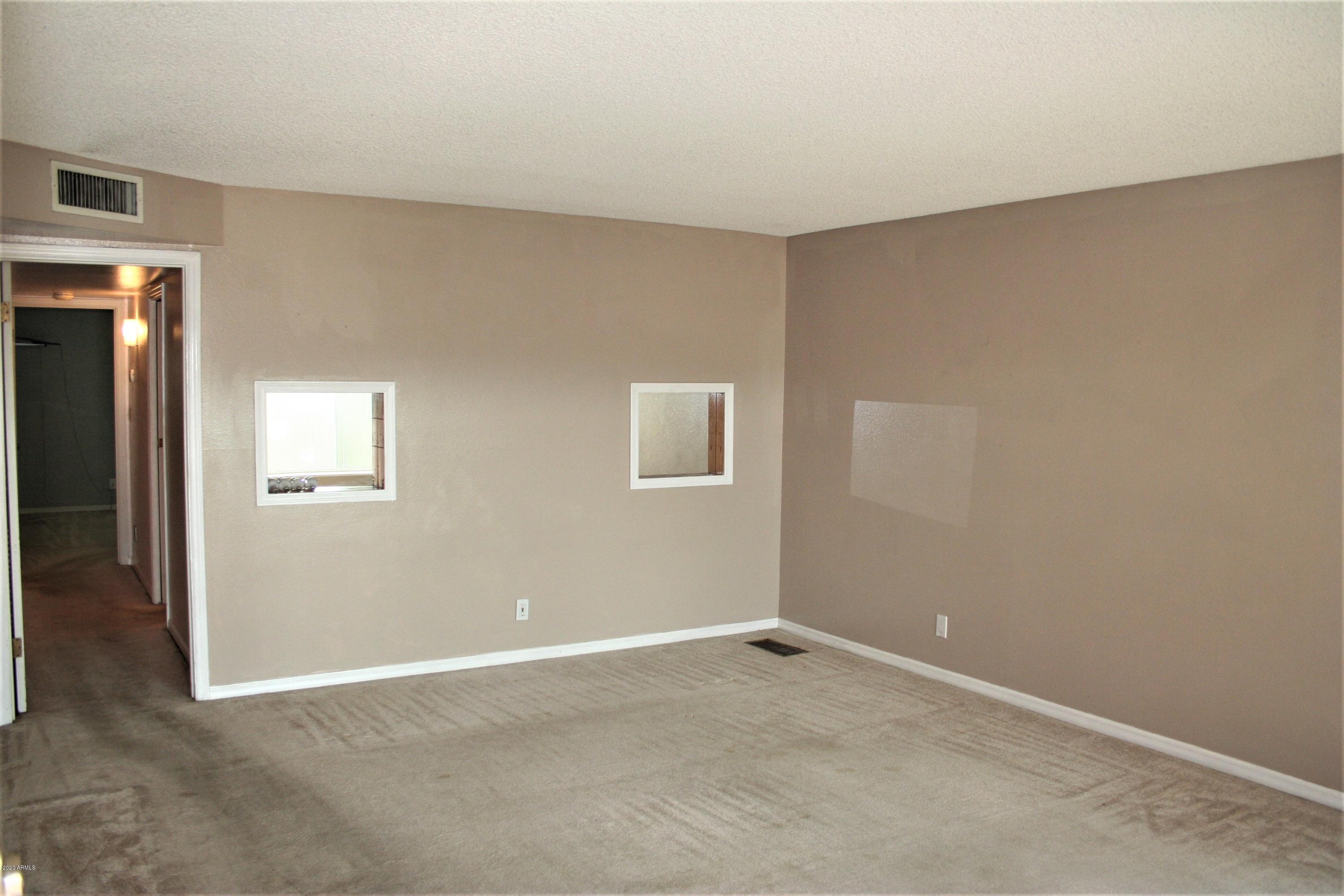 3405 South Wilson Street Tempe, AZ 85282 - Photo 4 of 21 Living Room
