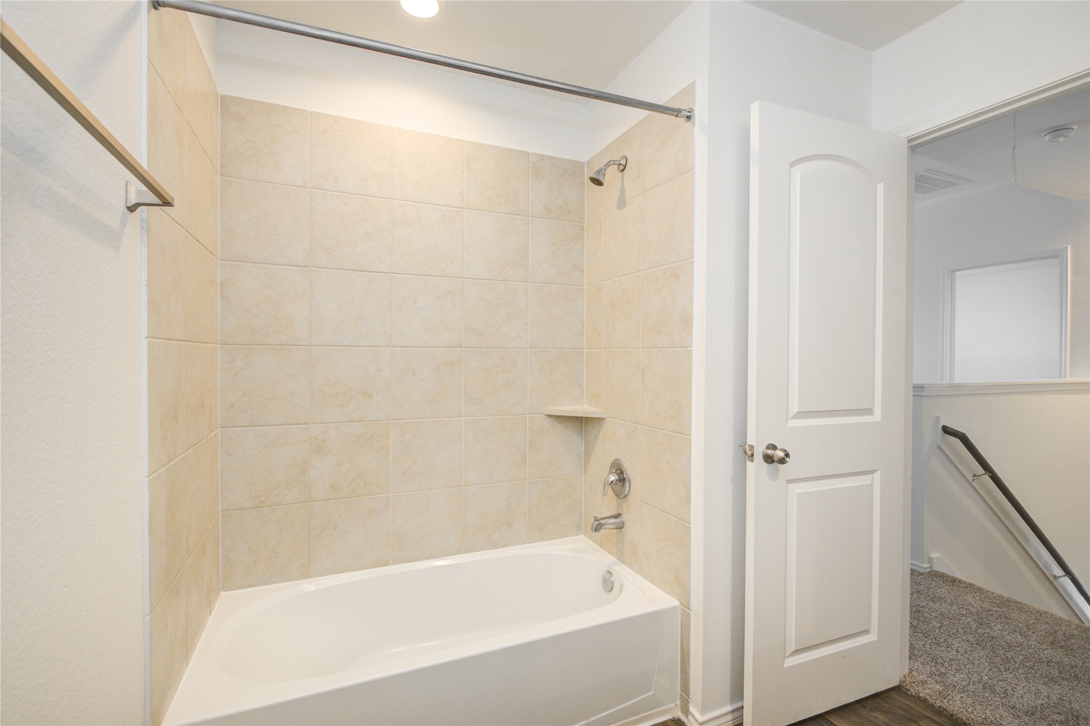 22503 Aspen Tarn Trail Spring, TX 77373 - Photo 20 of 28 Full bath with shower and tub combination.