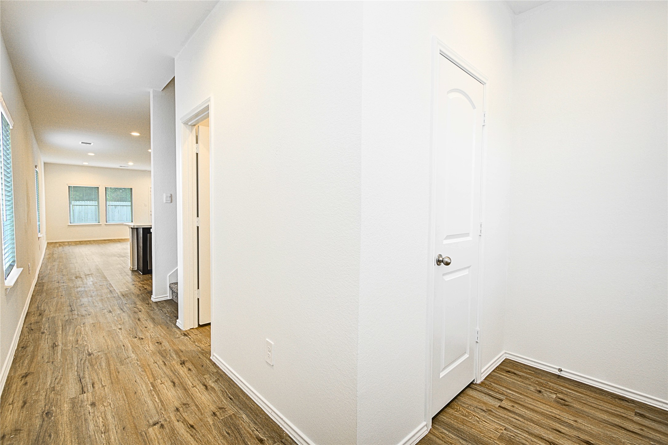 22503 Aspen Tarn Trail Spring, TX 77373 - Photo 4 of 28 Bright entryway leading into the open main living area.
