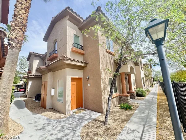 $1,565 | 7701 West Robindale Road, Unit 237, Las Vegas, NV 89113