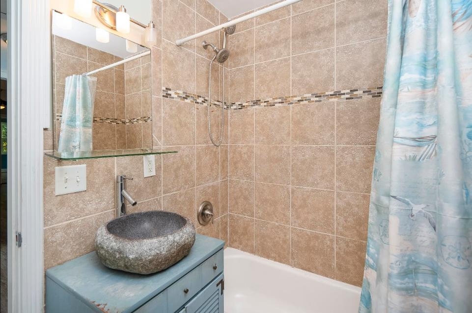 144 Menendez Road St. Augustine, FL 32080 - Photo 14 of 16 Full bath featuring shower / bath combination with curtain and vanity