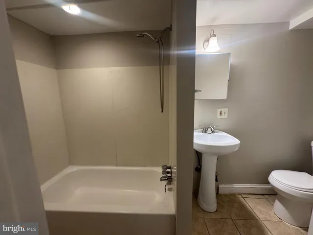 $3,500 | 228 Ascot Place Northeast, Washington, DC 20002