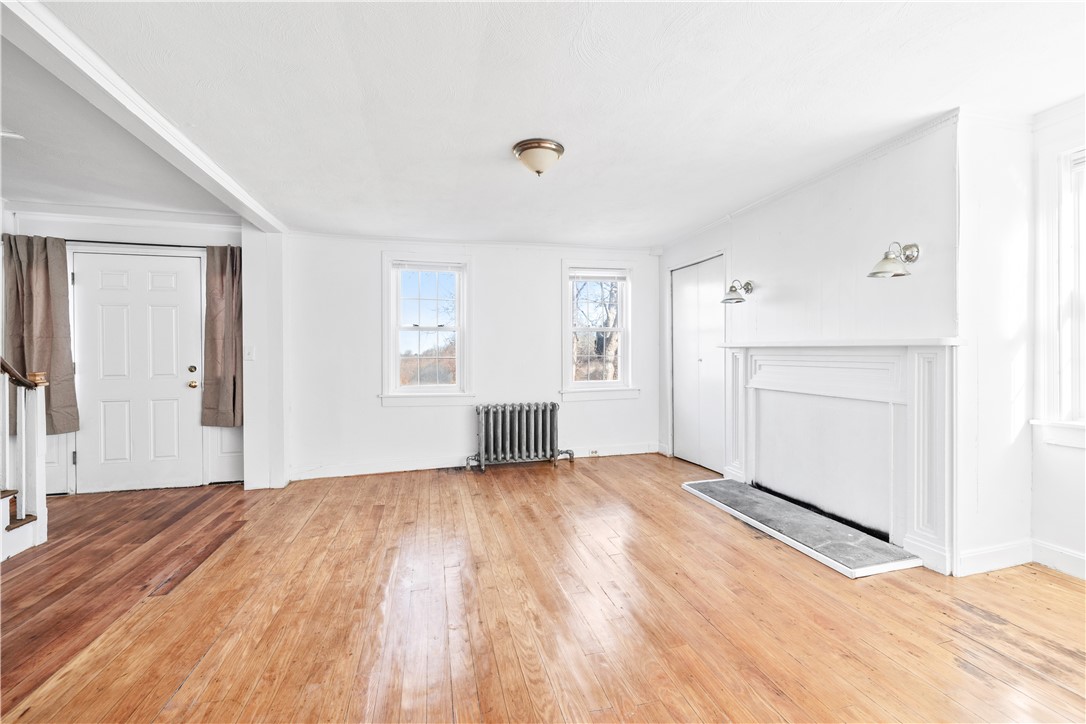 31 Wordell Lane Little Compton, RI 02837 - Photo 30 of 46 Living Room