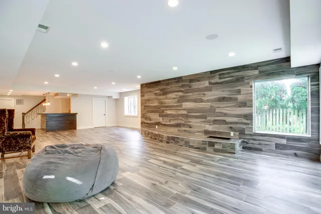 $2,300,000 | 510 Walker Street Southwest, Vienna, VA 22180