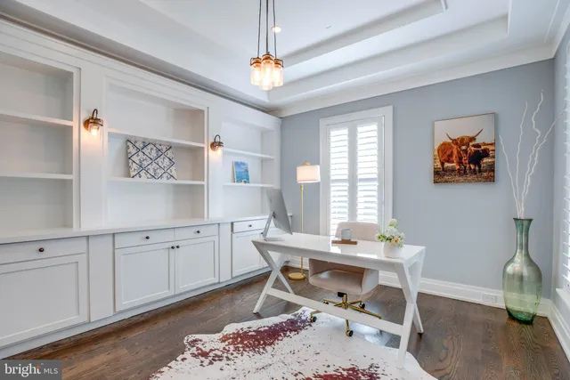 a view of entryway and hall