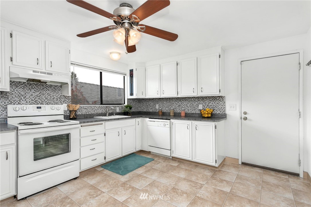 415 Williams Avenue North Renton, WA 98057 - Photo 10 of 36 Gallery Image 10