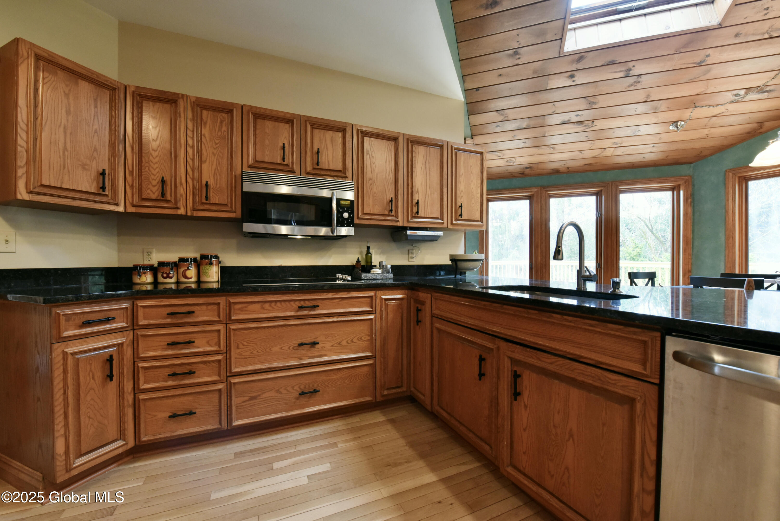 212 Anthony Road Halfmoon, NY 12065 - Photo 11 of 63 21