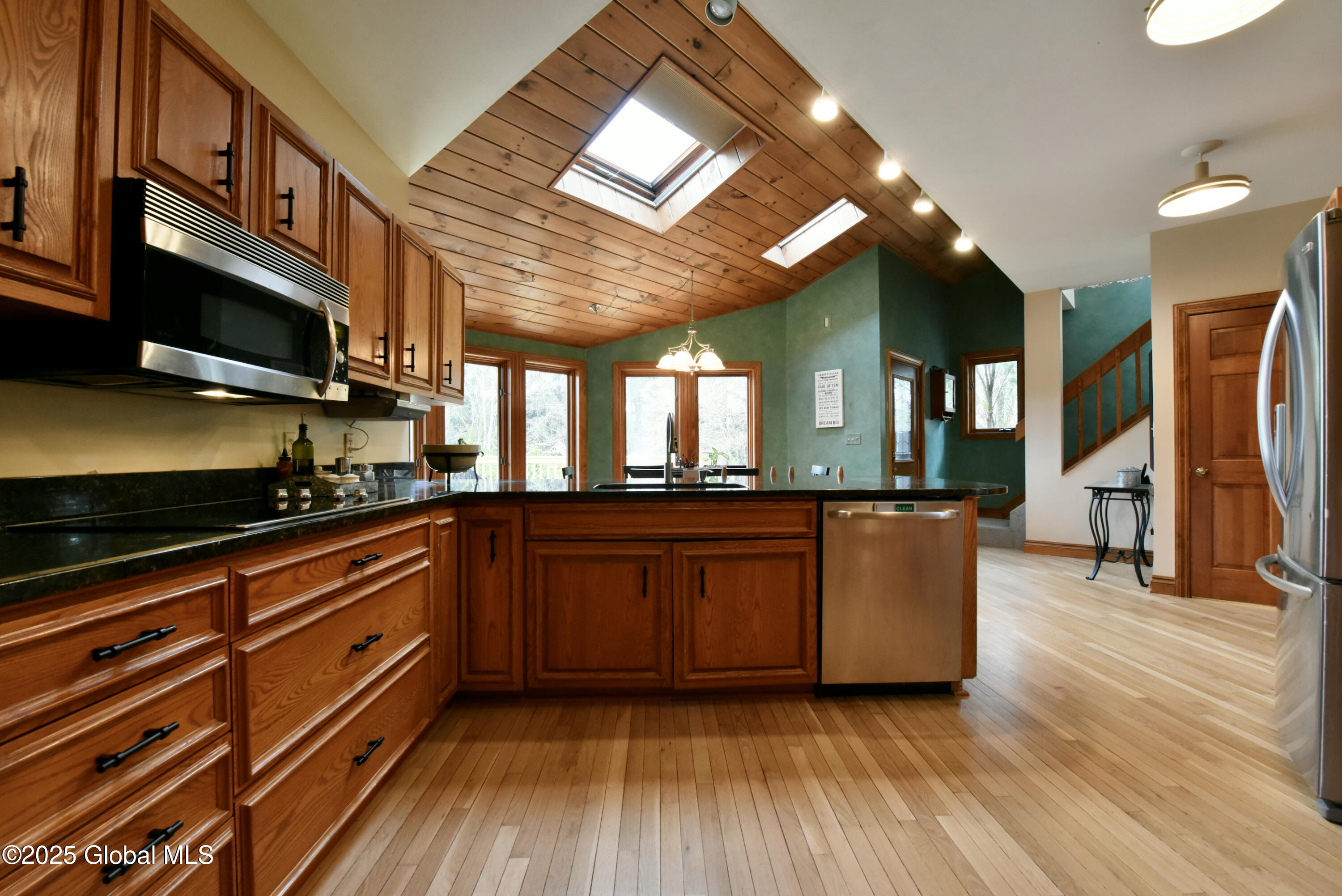 212 Anthony Road Halfmoon, NY 12065 - Photo 8 of 63 23