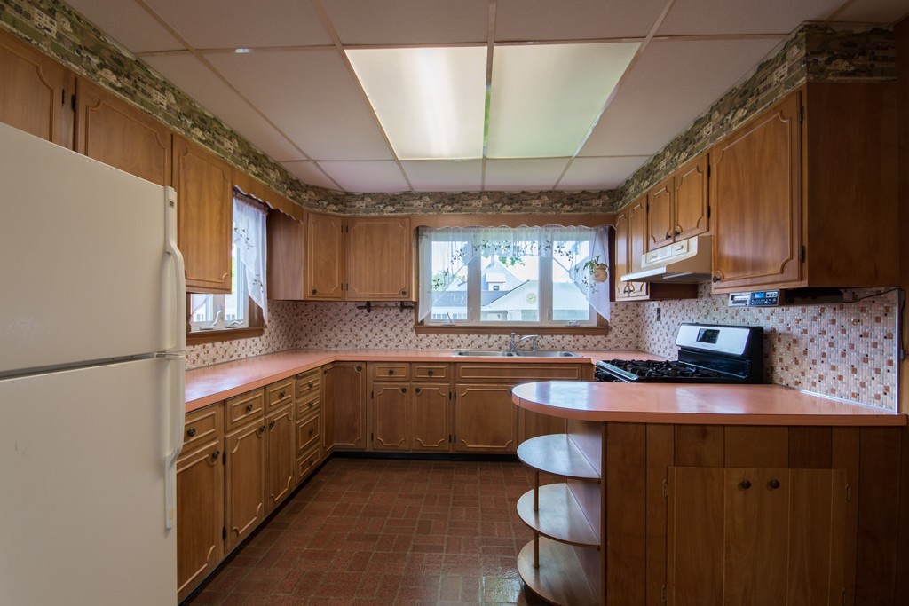 45 Niagara Street Fall River, MA 02721 - Photo 6 of 27 Gallery Image 6