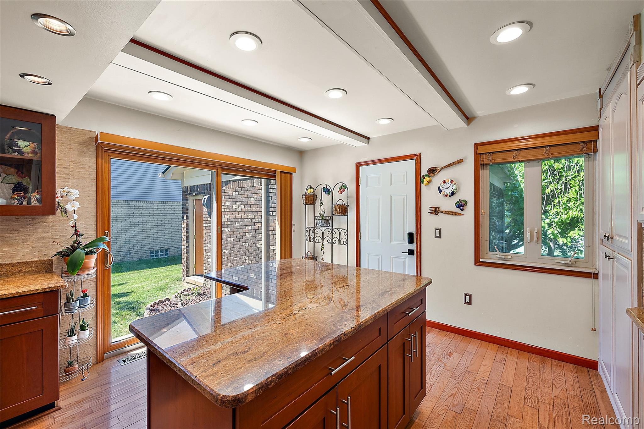 2981 Powderhorn Ridge Road Rochester, MI 48309 - Photo 10 of 24 2981 Powderhorn -28.jpg