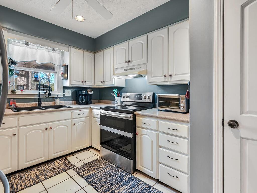 1223 Riford Road Hendersonville, NC 28792 - Photo 8 of 20 Gallery Image 8