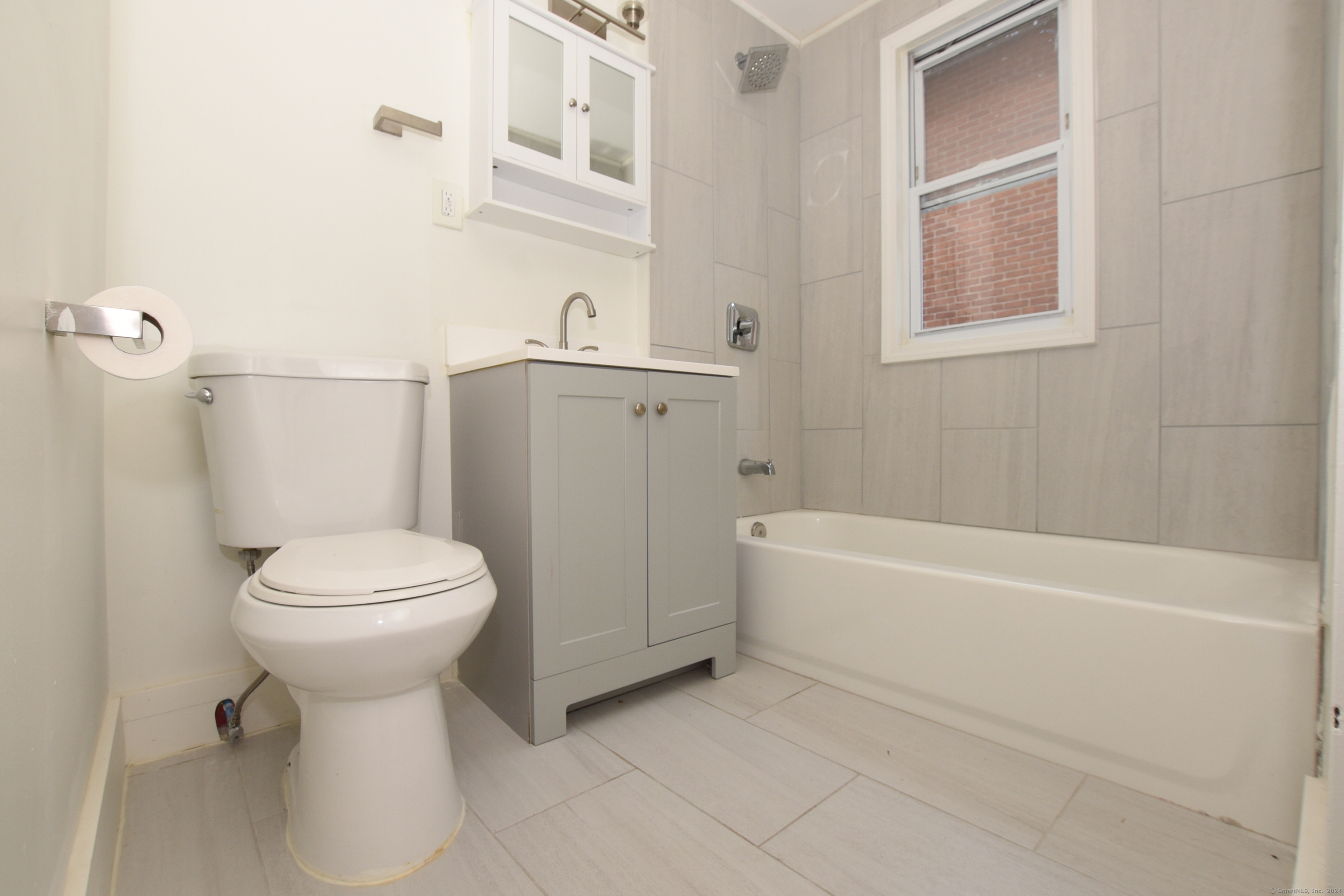 178 Roosevelt Street, Unit 2E Hartford, CT 06114 - Photo 12 of 37