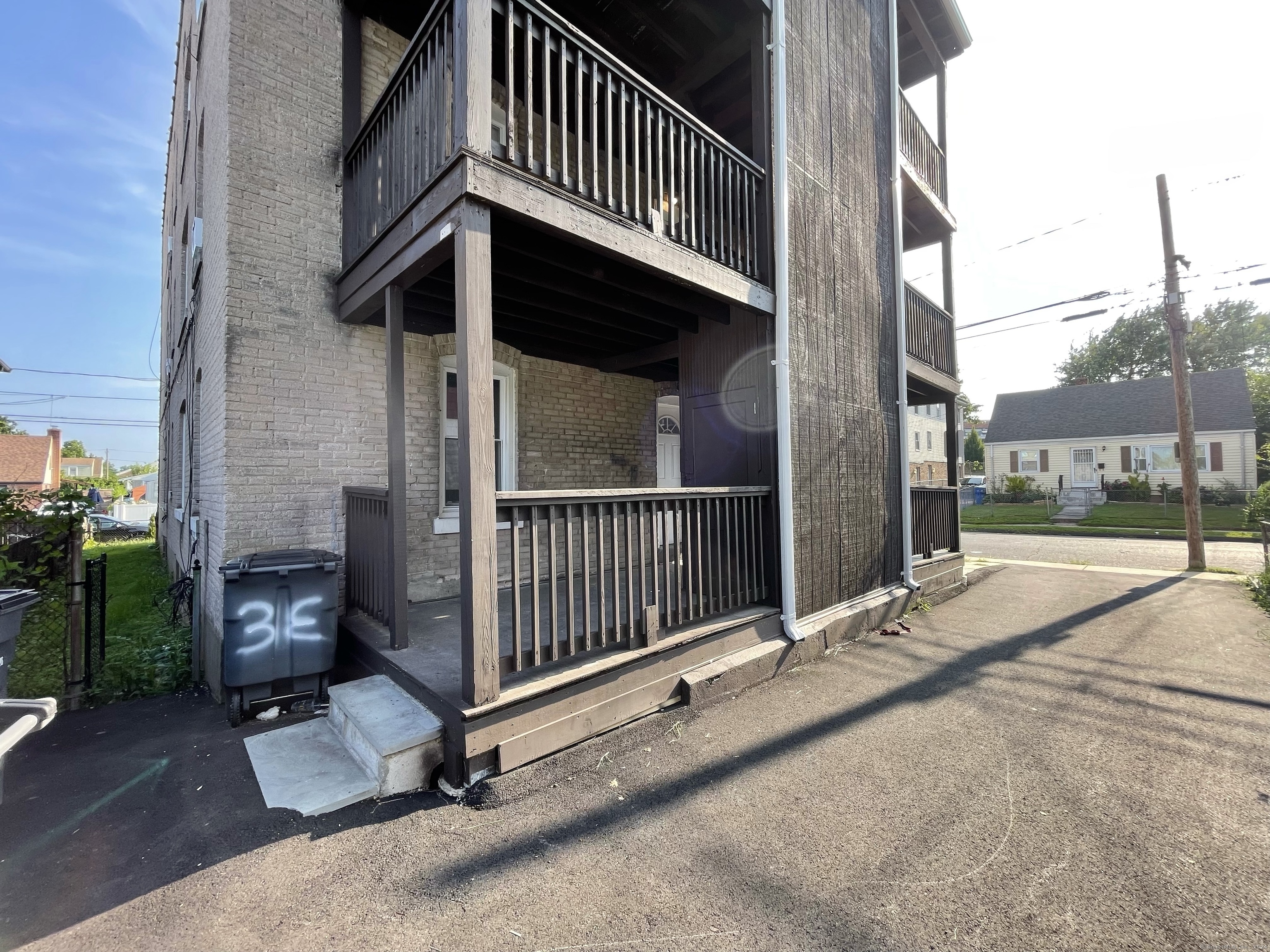 178 Roosevelt Street, Unit 2E Hartford, CT 06114 - Photo 34 of 37