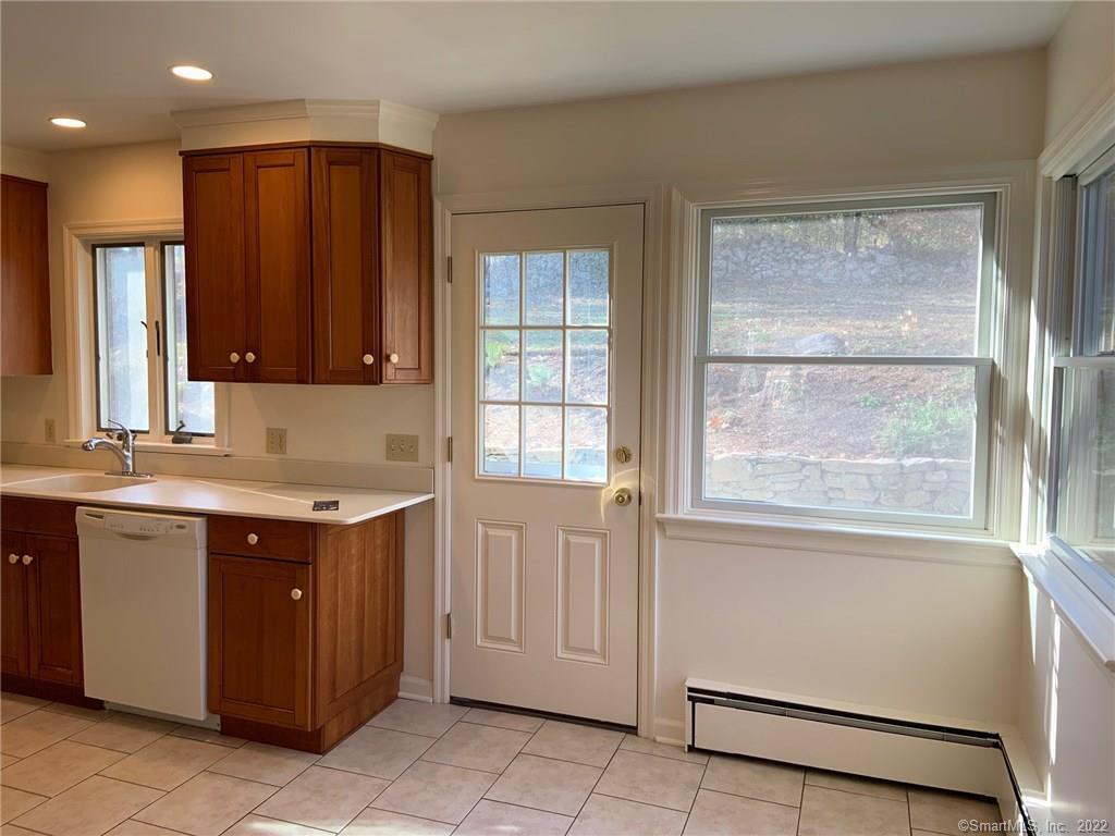 569 Belden Hill Road Norwalk, CT 06850 - Photo 6 of 21