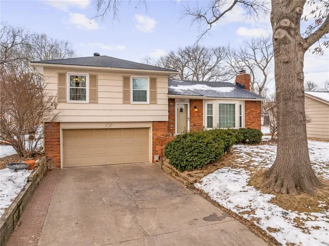 $325,000 | 8704 West 72nd Street, Merriam, KS 66204